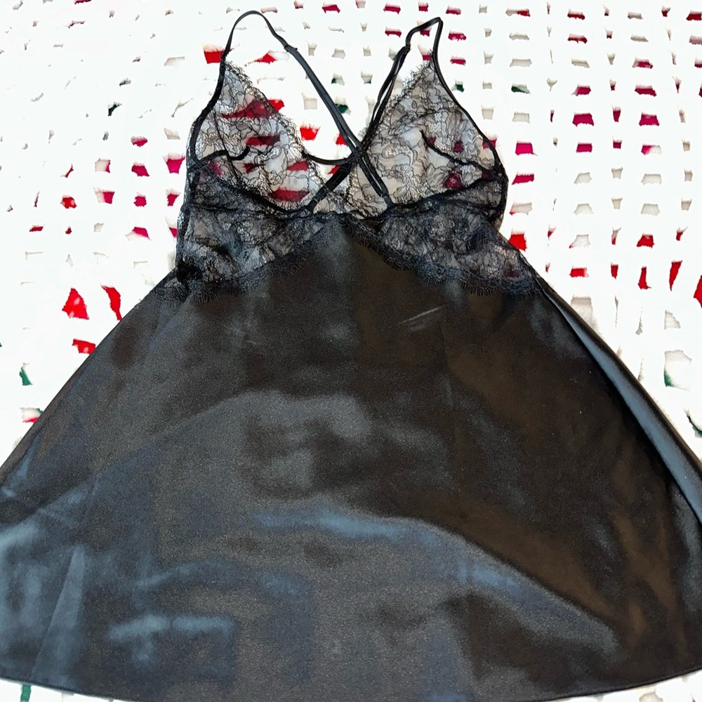 Elegant Black Lace Nightgown